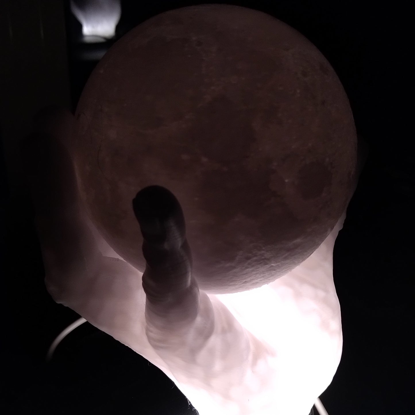 Lampe Lune Portée par la Main