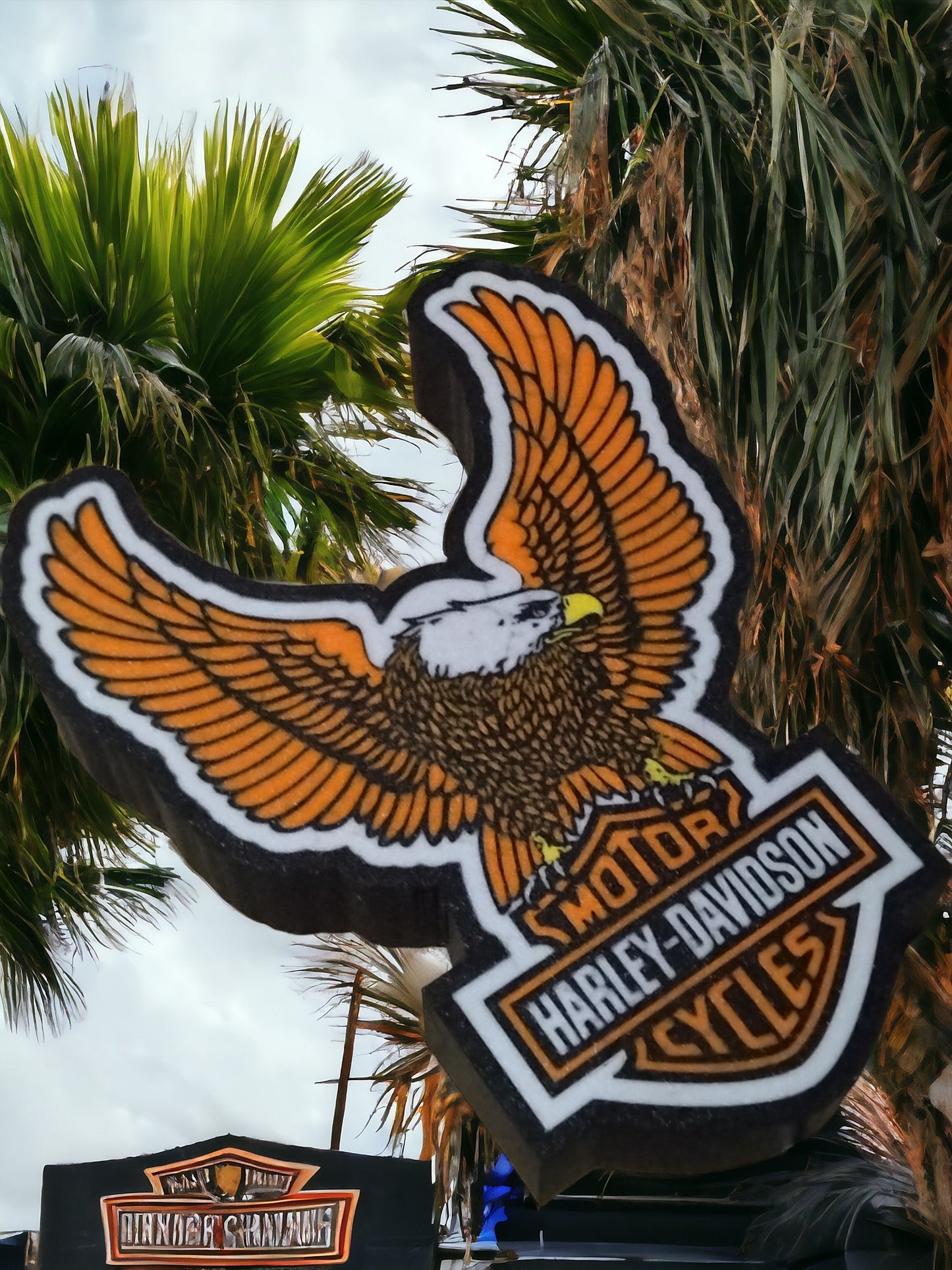 Plongez dans un monde de mystère et de féérie avec notre boite lumineuse HARLEY DAVIDSON l Imprimé en 3D
Cette pièce d'art exquise capture l'essence de la magie et de l'aventure avec ses couleurs chatoyantes et son design élégant.
Fabriqué avec soin et précision, cette boite luminuse apporte une touche de fantaisie à votre décor.