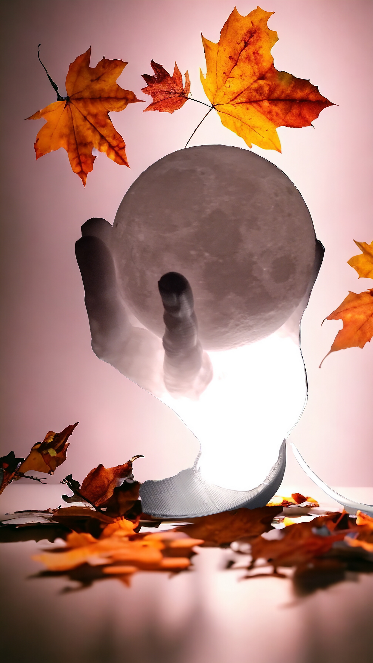 Lune dans main lumineuse
