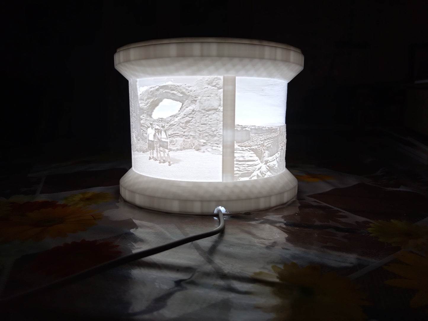 Curved lithophane