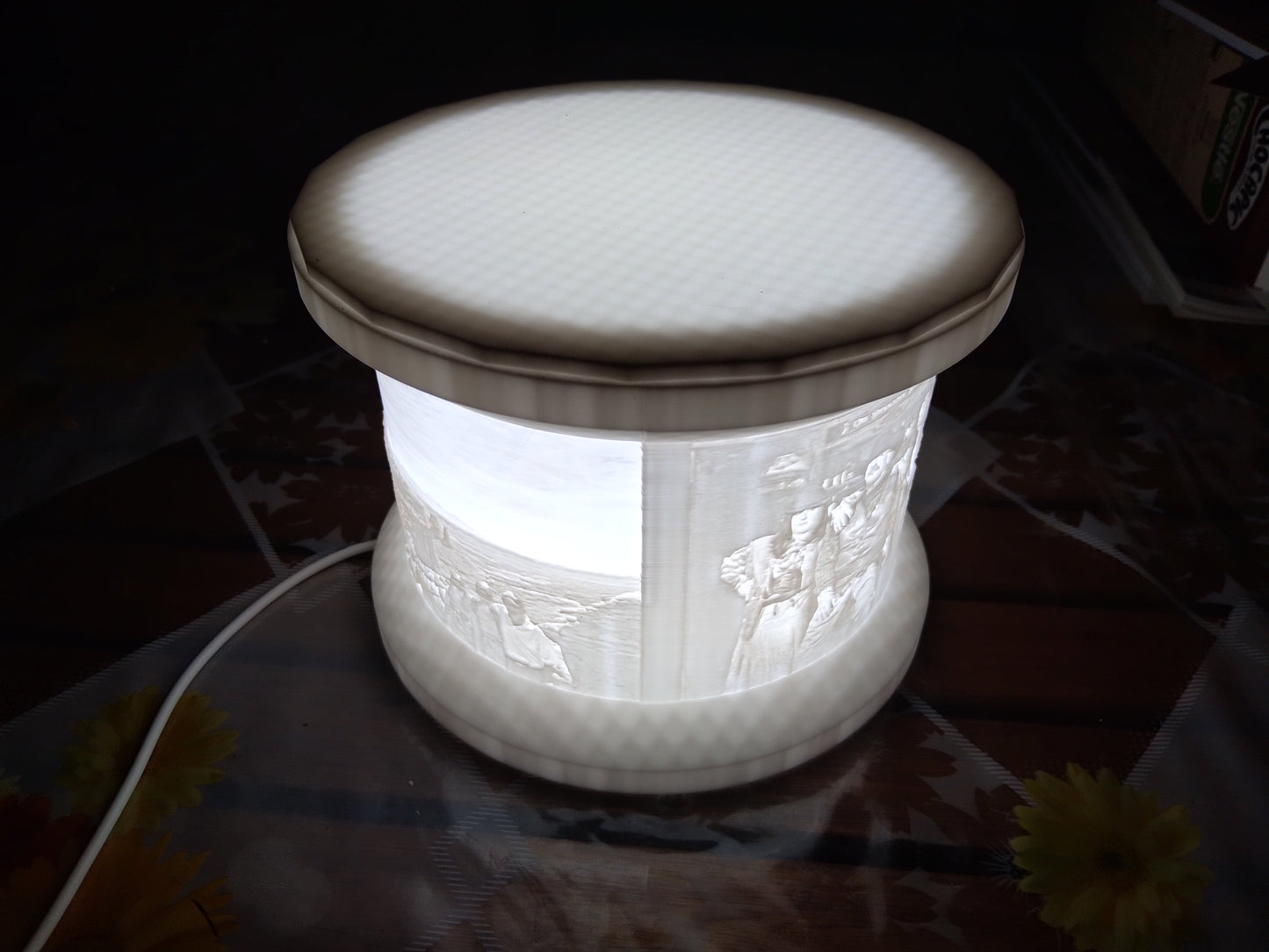 Curved lithophane