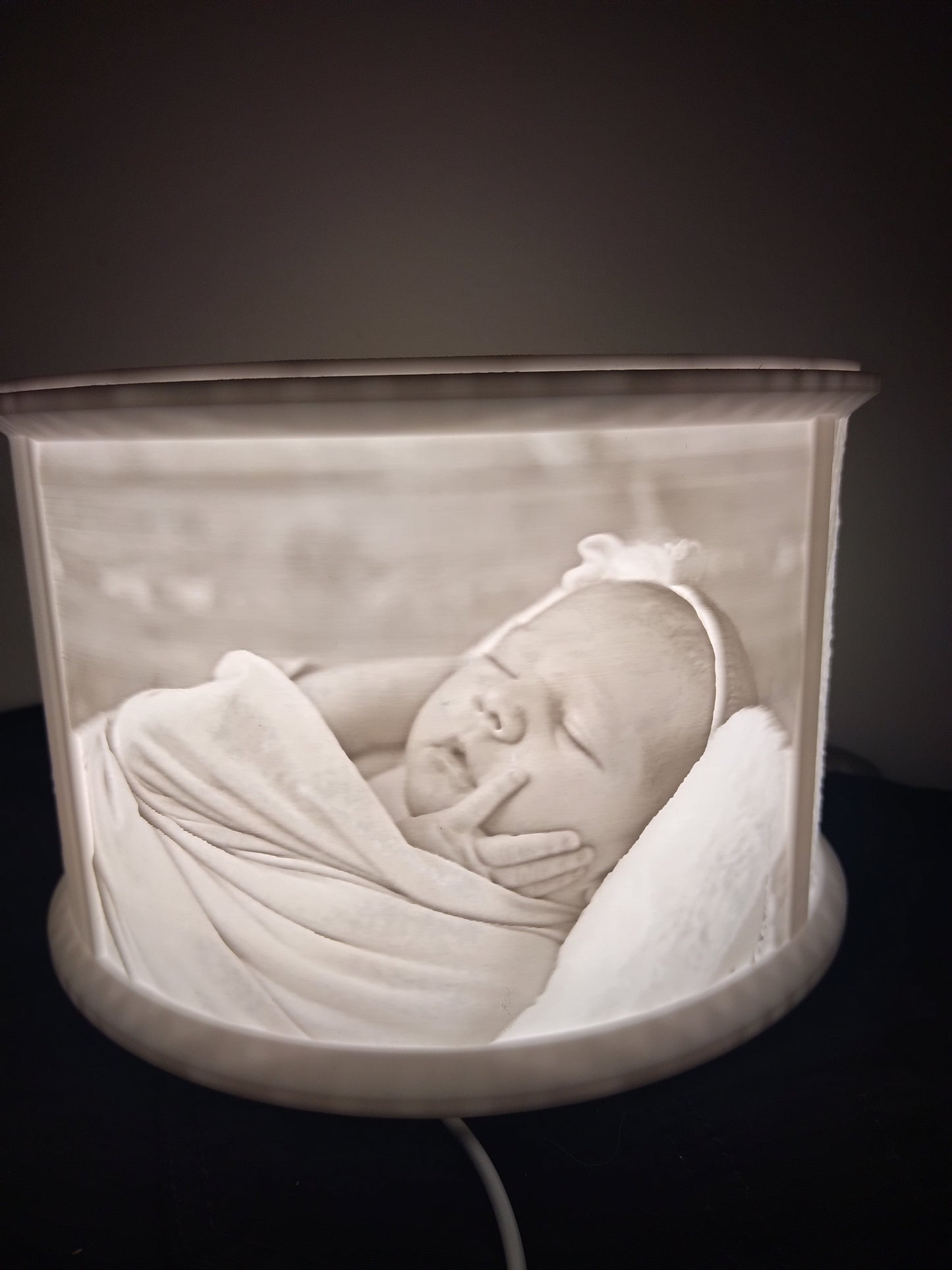 Curved lithophane